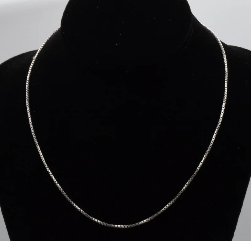 Ladies Necklaces Classic Glow-Vintage Italian Sterling Silver Box Link Chain Necklace - 18.25"