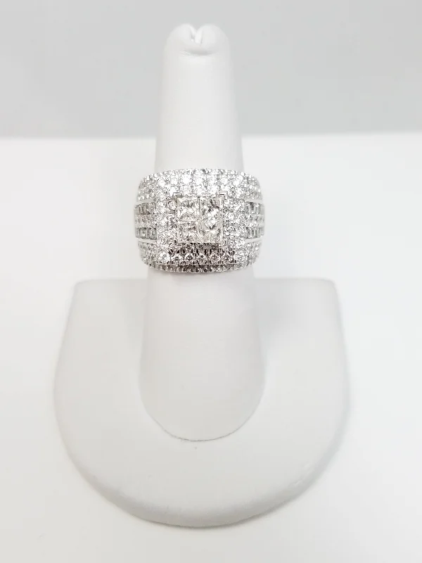 Ladies Special Day Engagement Rings -$4,500 Retail Glamorous 14k White Gold Natural Diamond Engagement Ring