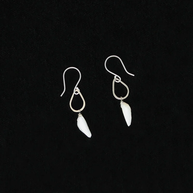 Ladies ancestral tribal earrings -American River Pearl Earrings with White Gold Details by brunet