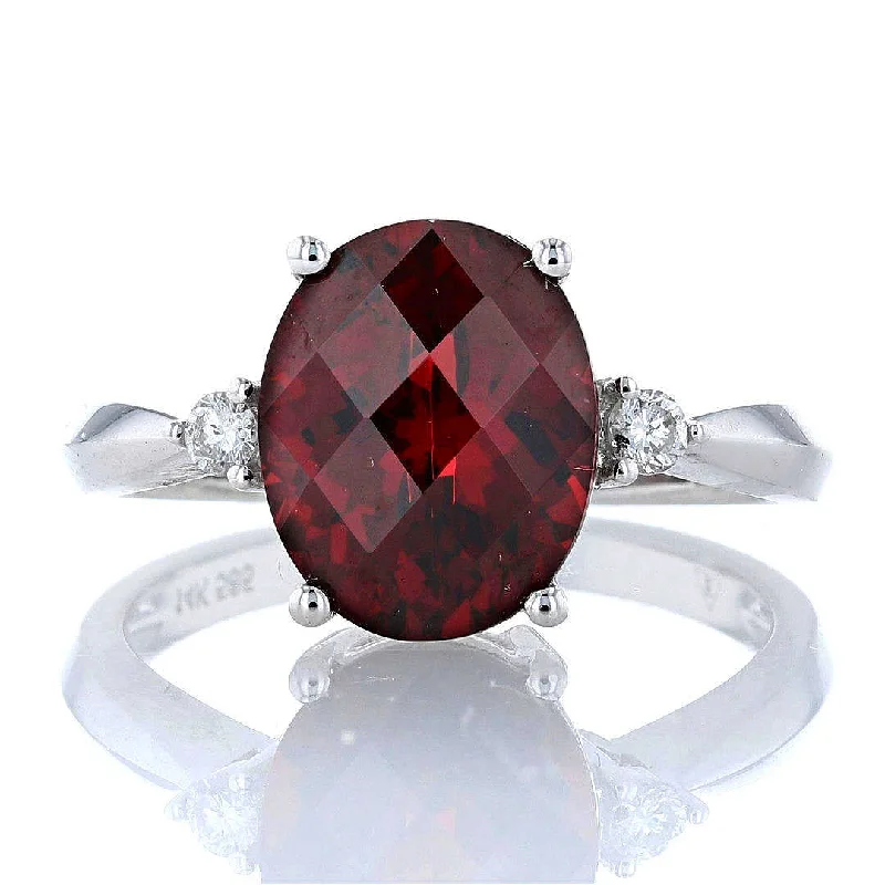 Ladies Rings Thin Spark-Oval Garnet & Diamond 3 Stone Ring