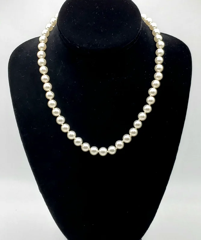 Ladies Necklaces with Black Onyx-Vintage Single Strand Faux Pearl Necklace with Gold Tone Screw Clasp - 18.5"