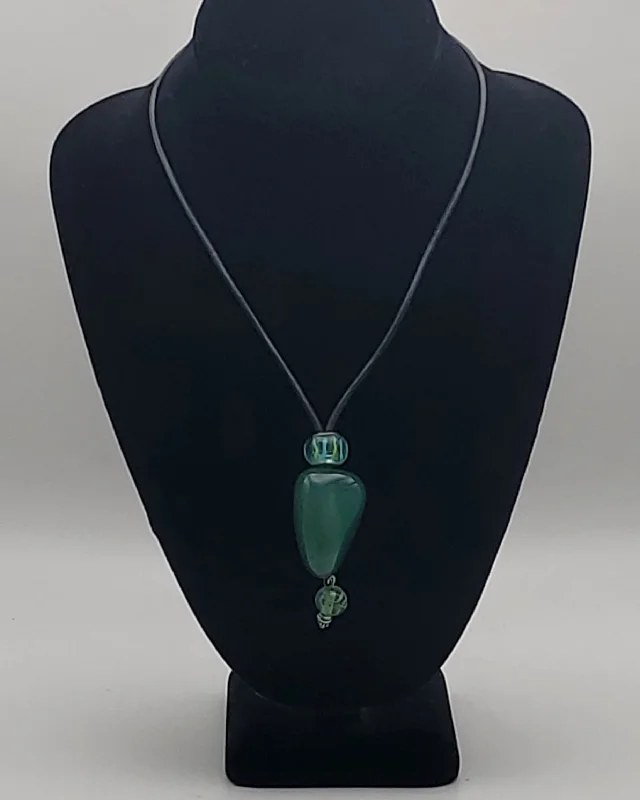 Ladies Necklaces for Girl Glow-Dyed Green Agate Leather Cord Necklace