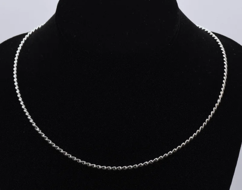 Ladies Necklaces for Design Spark-Milor - Vintage Sterling Silver Helix Chain Necklace